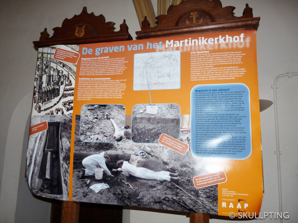 [en:Poster from RAAP, the excavation company, with information about the excavation.[nl:]Poster van RAAP, het opgravingsbedrijf, met informatie over de opgraving.[:]